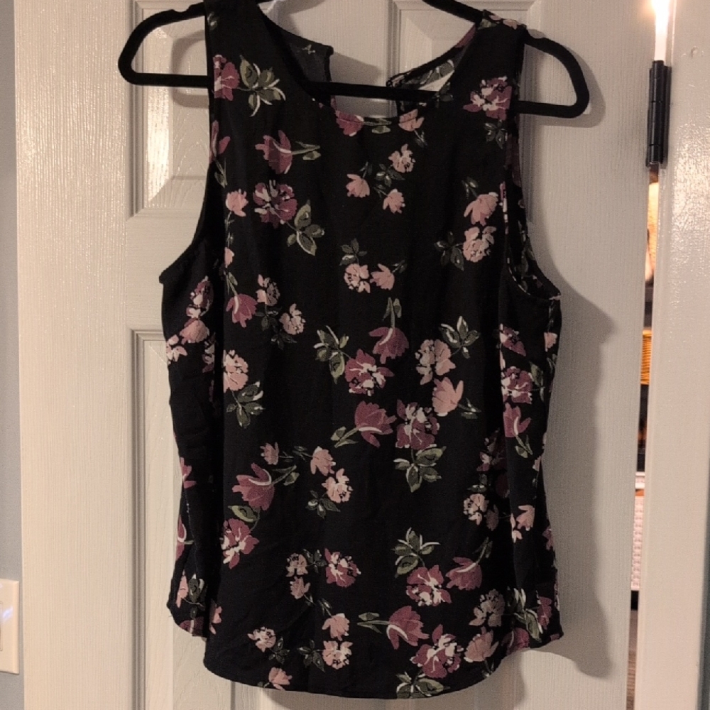 14th & Union Black Floral Sleeveless Blouse